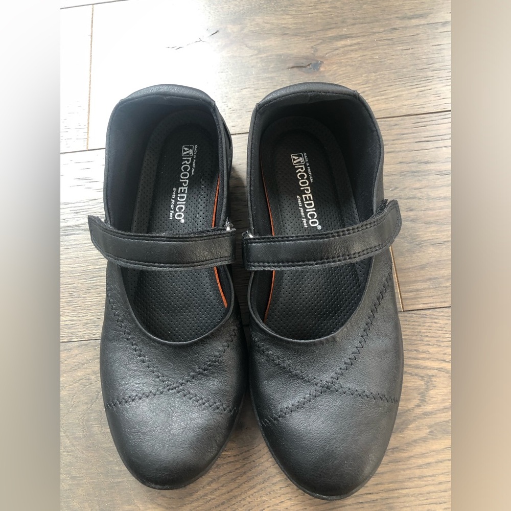 NWOT Arcopedico Women’s Triglav Mary-Jane Black Sz 38
